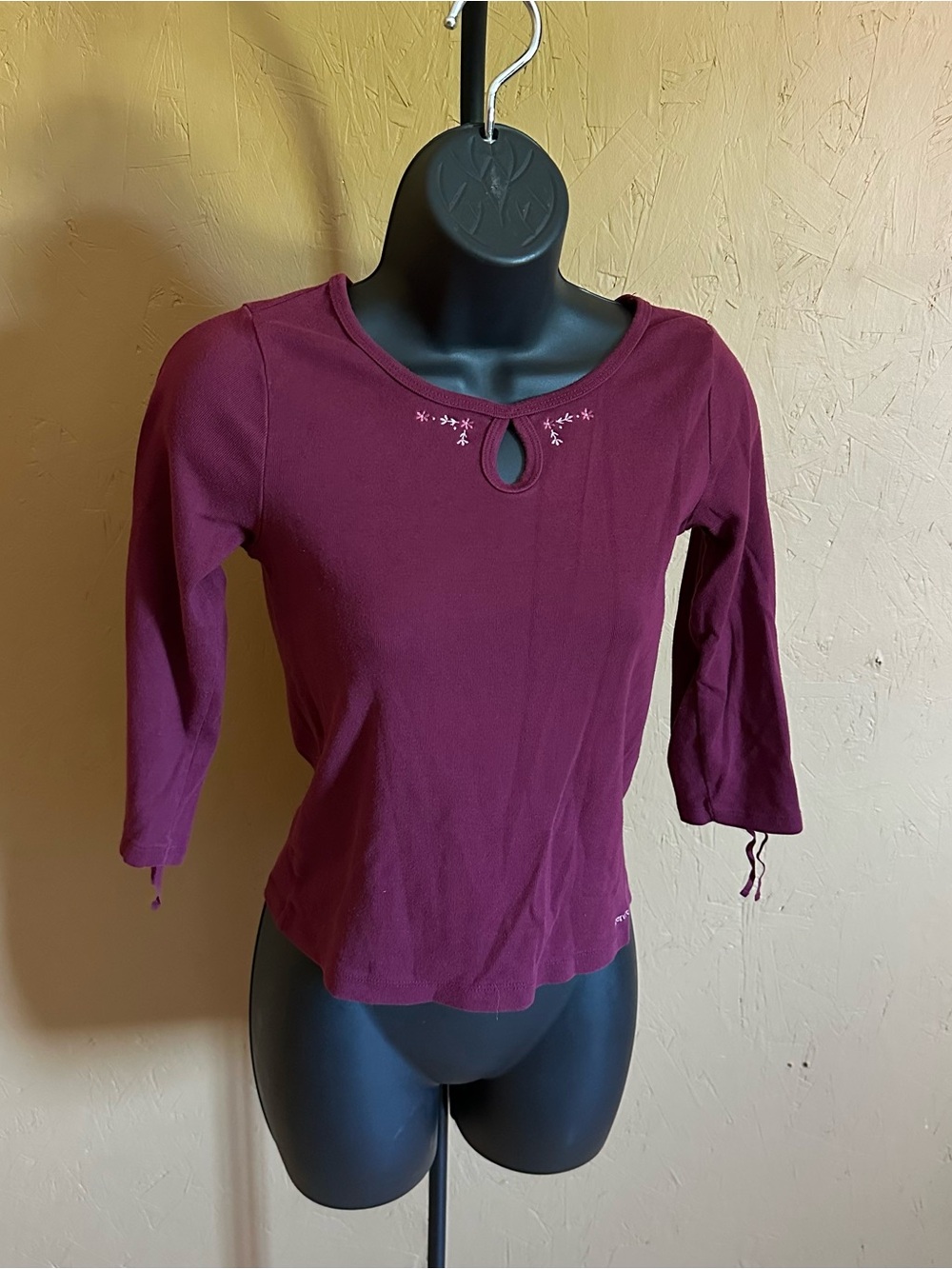 Vintage Abercrombie 90s Y2K Burgundy 3/4 Sleeve Top with Keyhole Neck, Kids XL